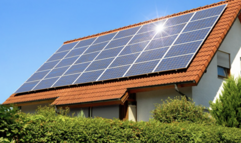 Uso da energia solar se torna opção viável para consumidores residenciais, condomínios e empresas de pequeno, médio e grande porte